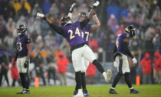 Jadeveon Clowney Celebrated Sack Bonus With a Money Dance