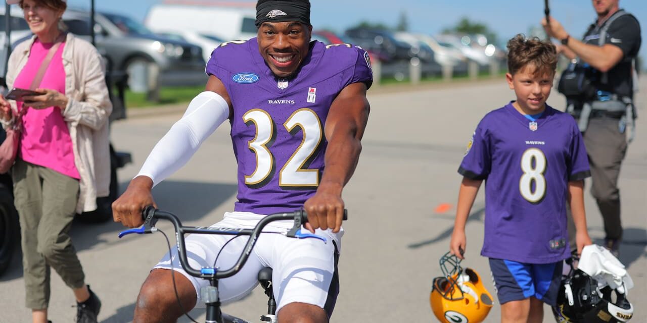 Lamar Jackson Has a Rocky Bike Ride to Ravens-Packers Joint Practice