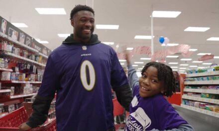 Roquan Smith, Ravens Give Back to Baltimore Students for Christmas